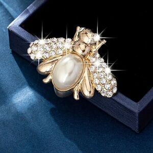 Elegant Bee Brooch 🐝 Golden-Tone Pin with Pearl Beads | Holiday Gift